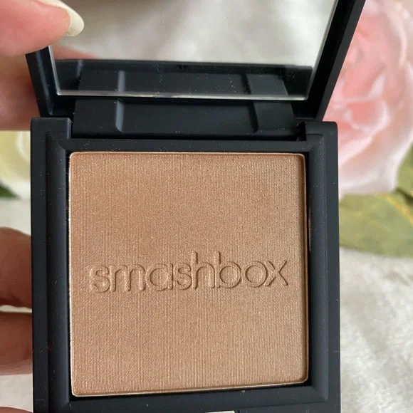 Smashbox HINT OF BRONZE POWDER 0.29 oz/ 8.5g - Picture 4 of 6